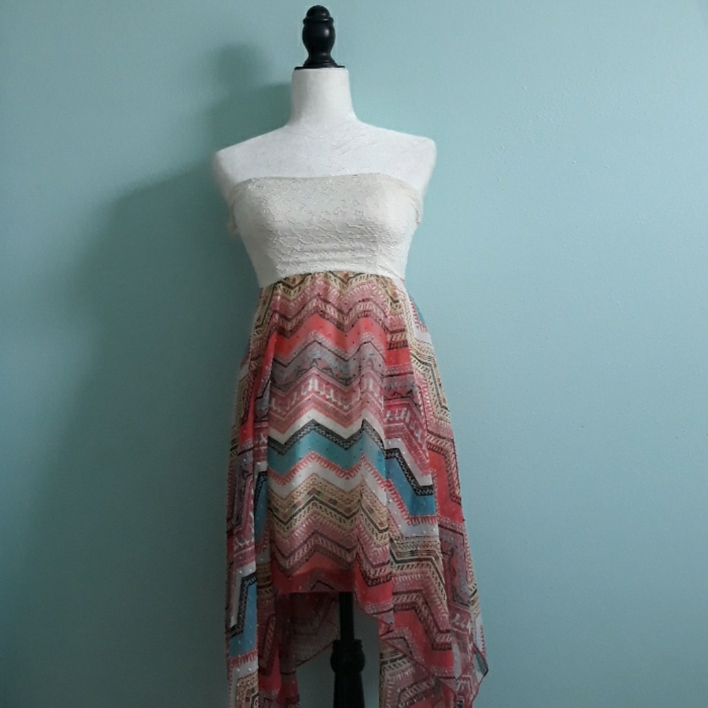 Strapless patterned dress